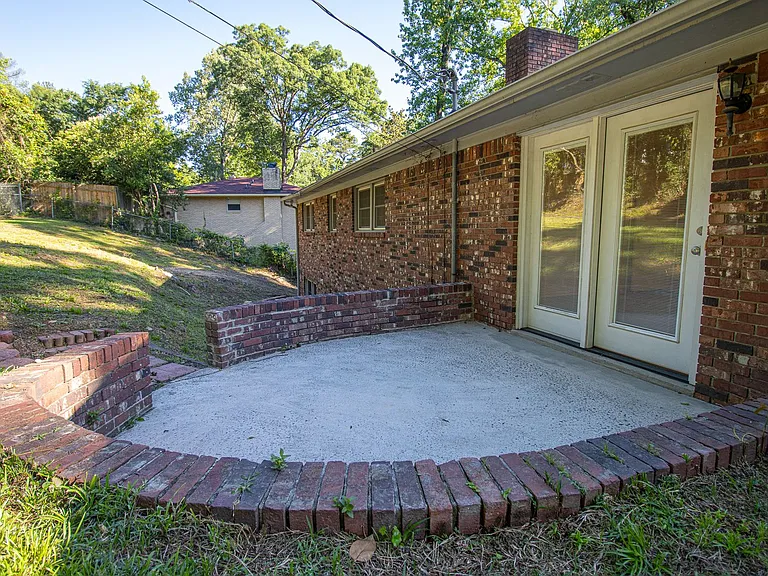 1110 Slann Dr — Photo 47