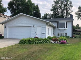 2340 W Springbrook Ct, Grand Forks, ND 58201
