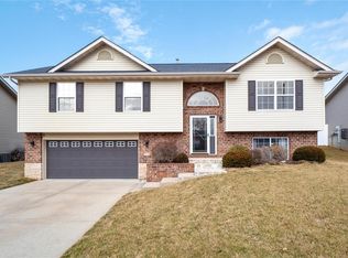 916 Pacific Crossing Dr, O'Fallon, IL 62269