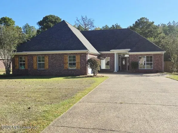 106 Rowan Oak Pl, Terry, MS 39170