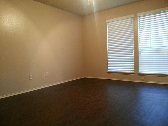 3rd image of 111 Peachtree Ct APT A