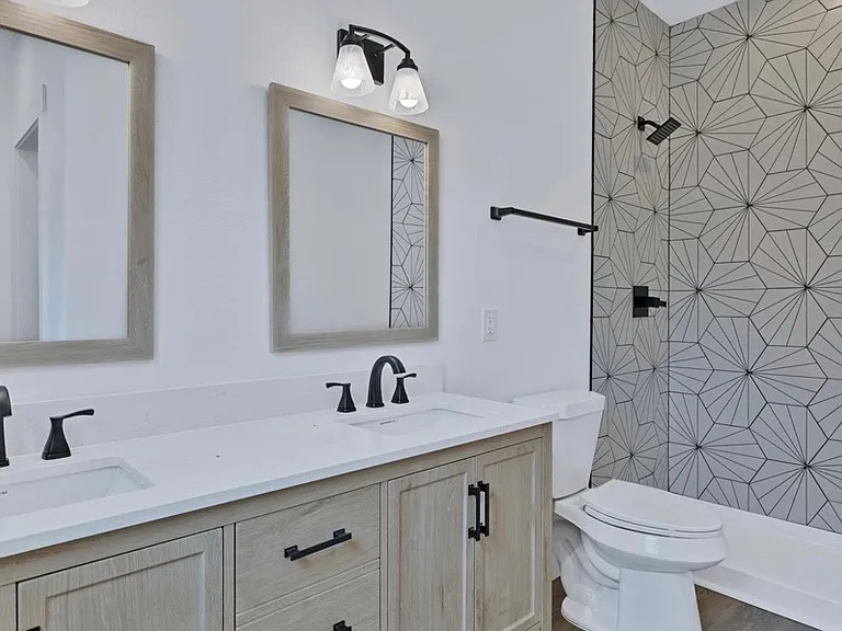 1027 W Coffin St — Photo 20