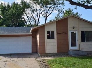 1101 S Clover Ave, Sioux Falls, SD 57110