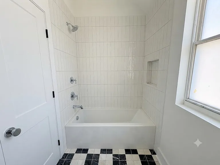 1740 N Francisco Ave #CH — Photo 13