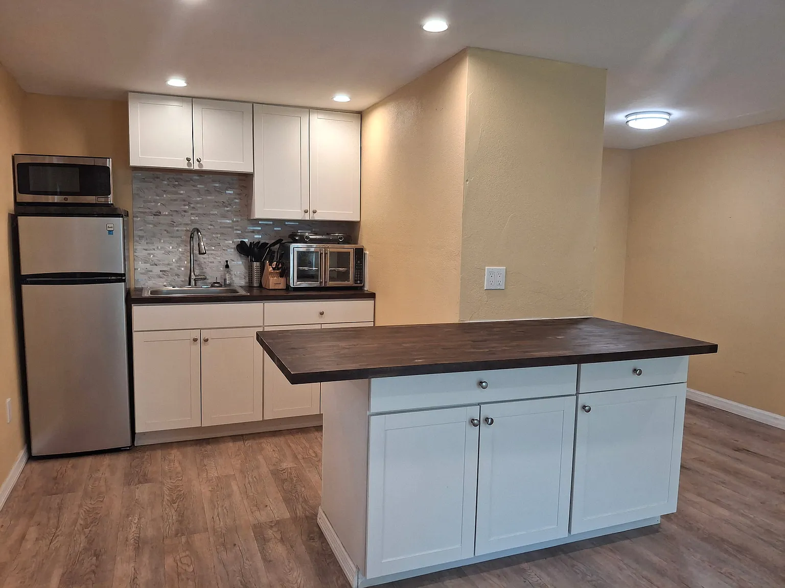 Studio, 420 sqft, $1,450 — Photo 2
