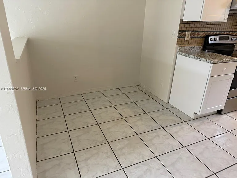 728 SW 7th St #1-2 — Photo 4