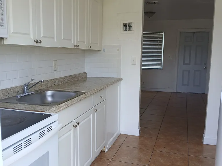 619 NW 6th Ave #1 — Photo 4