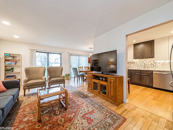 2nd image of 647 Cumberland Trl APT Bb1