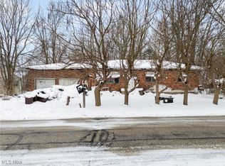 7202 Woodland Ave, Chagrin Falls, OH 44023