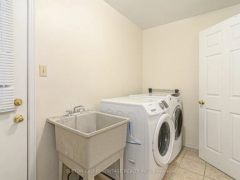 209 Bassett Blvd — Photo 23