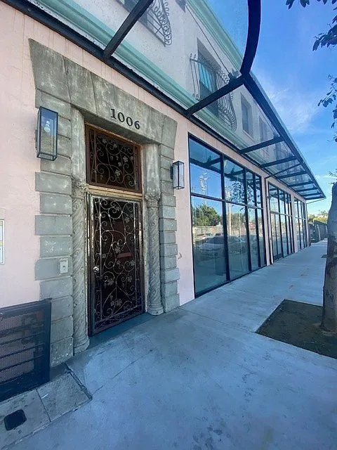1006 W. 42nd Street