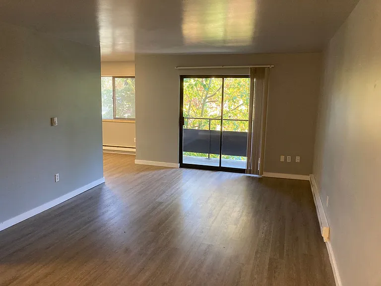 Eagle Court Apartments — Photo 38