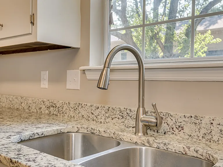 120 Chalet North Ct — Photo 11