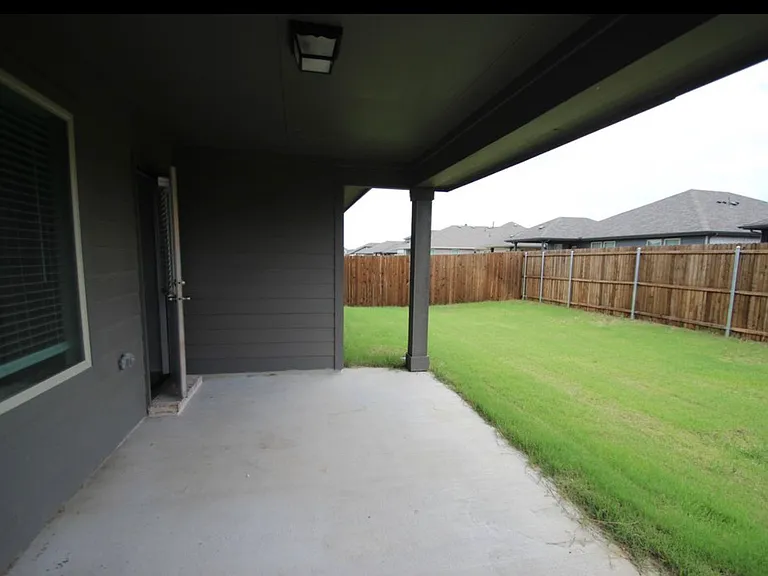 1808 Briar Hill Dr — Photo 10