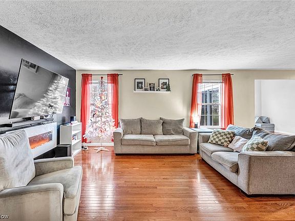 2nd image of 6164 Goldenrod Ln