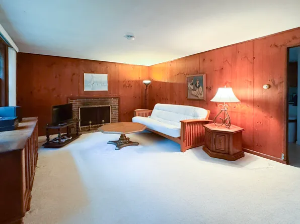 20 Shorey Rd, Hyannis, MA 02601