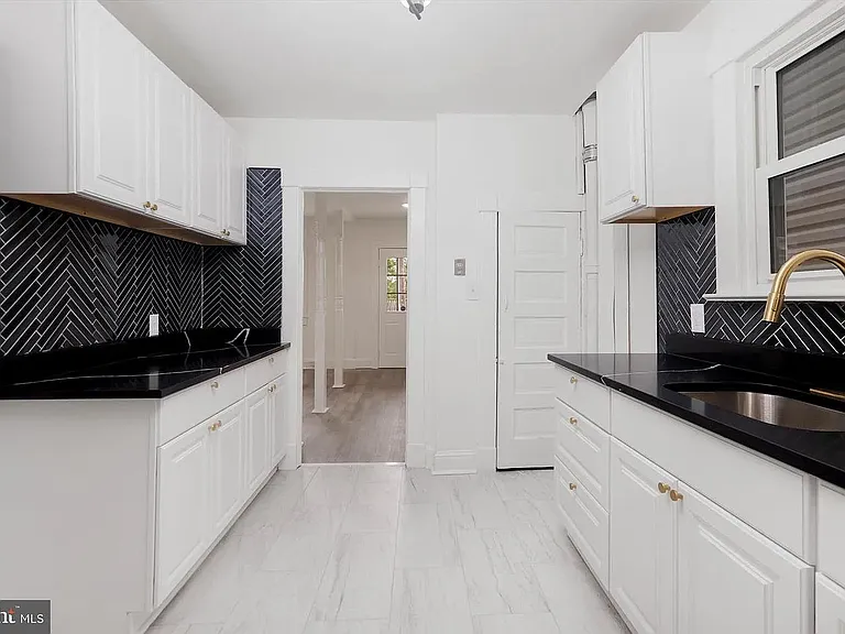 323 Fairview Ave — Photo 4