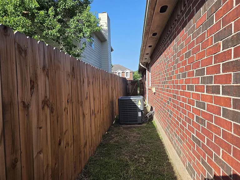 17006 Dusty Mill Dr E — Photo 39