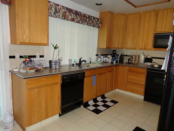 3rd image of 220 Arbor Valley Ct