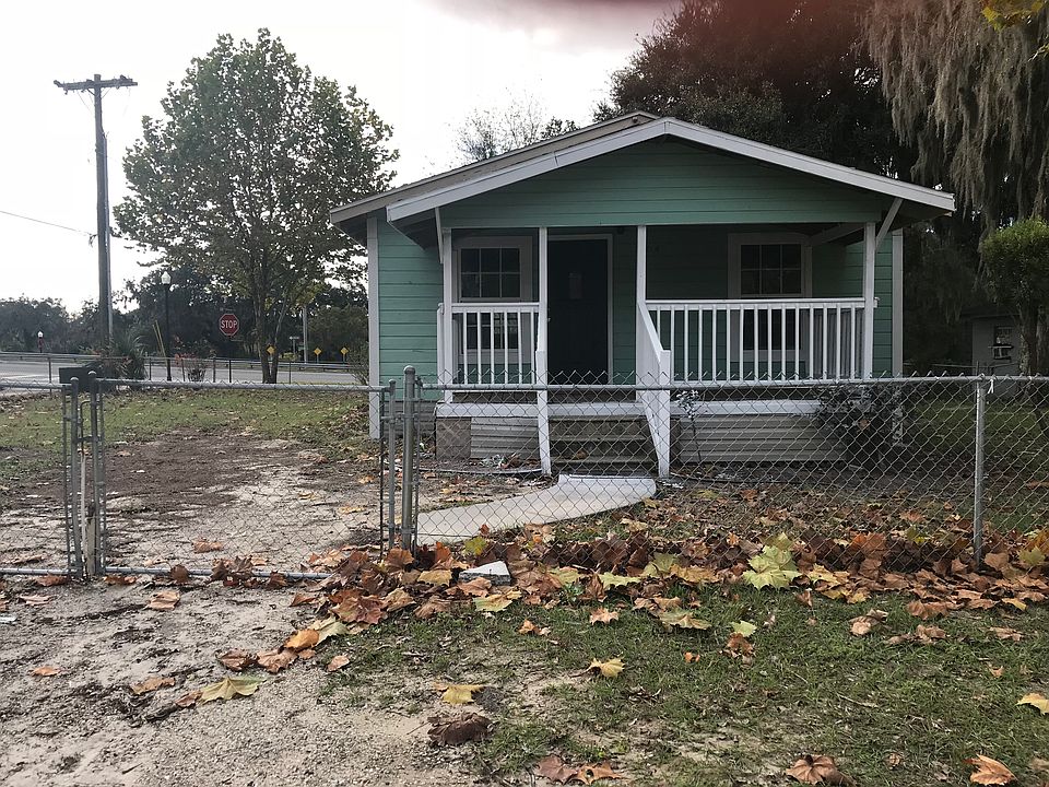 1st image of 704 W Silver Springs Pl