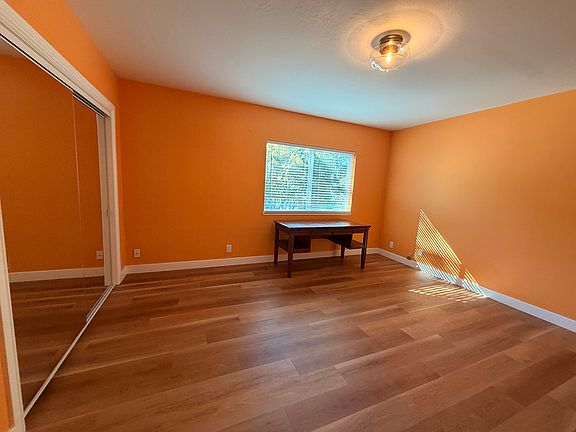 4th image of 15 Tilden Dr