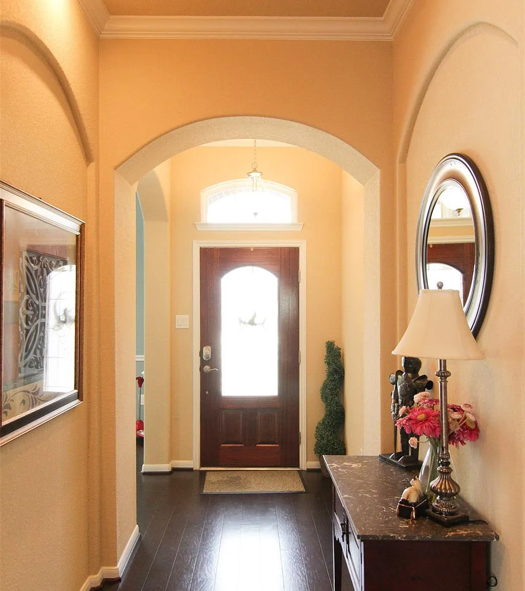 3 bed, 2.5 bath, 2238 sqft, $2,850 — Photo 2