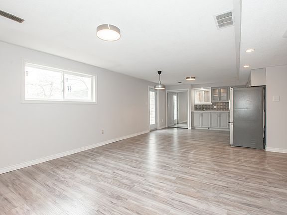 3rd image of 27 Rollins Dr