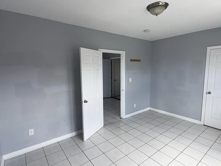 561-563 Bond St #2L — Photo 8