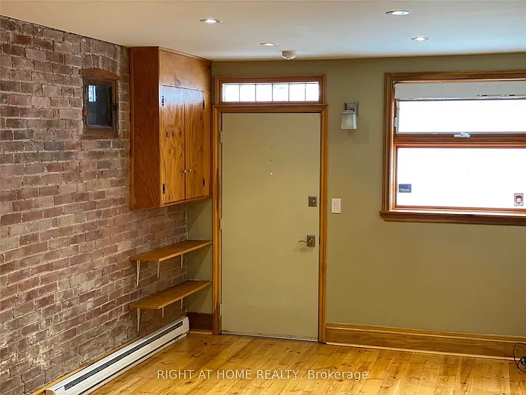 22 Croft St — Photo 11