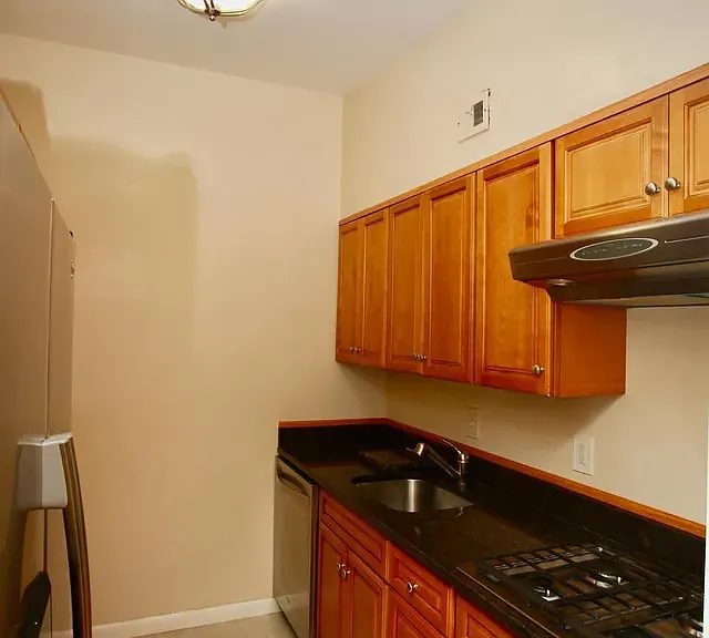 10204 Rockville Pike #402 — Photo 7