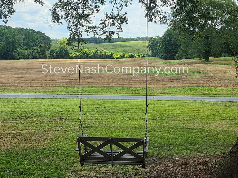 10204 Landsford Rd — Photo 2