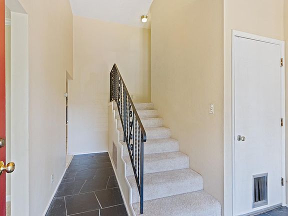 5th image of 234 Woodview Dr