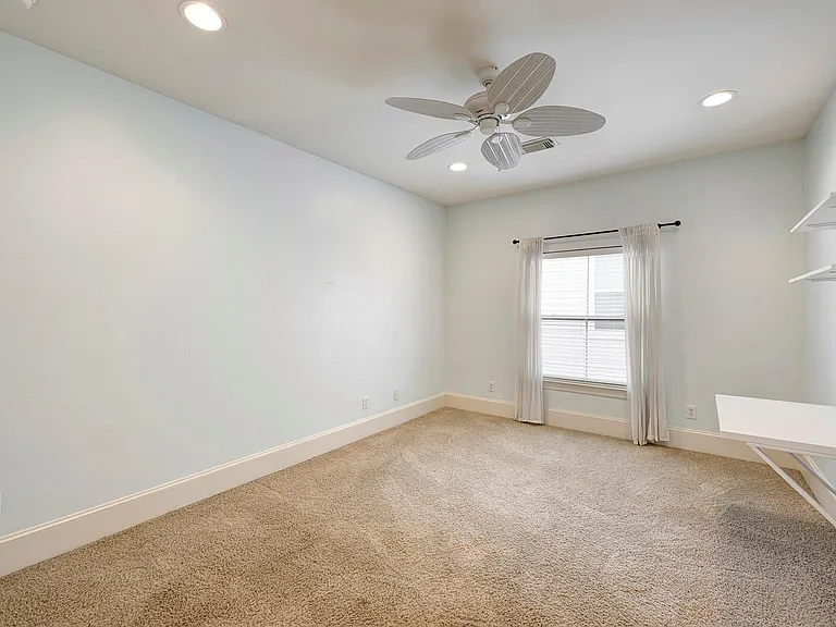 931 W 23rd St #B — Photo 17