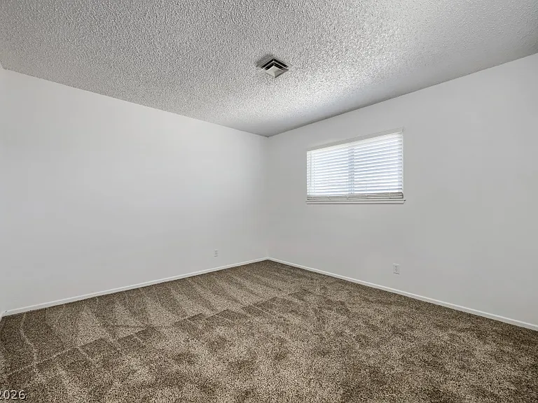 823 Center St — Photo 17