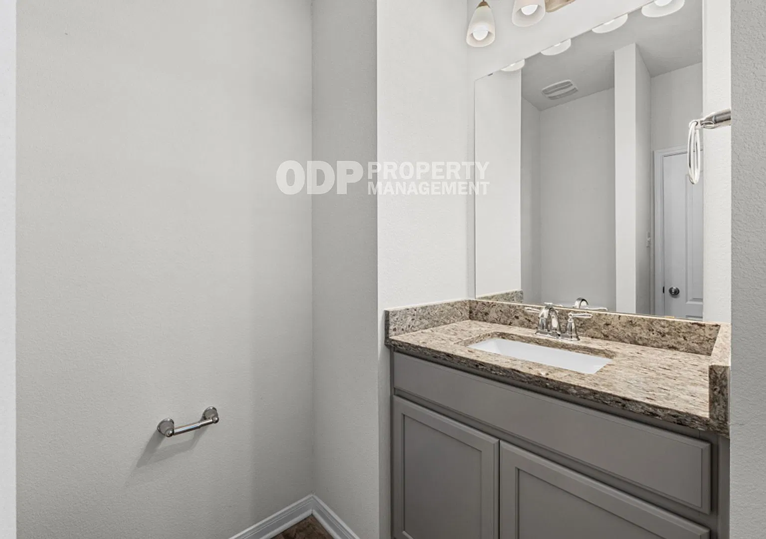 Gorgeous 2 story home in the Friars neighborhood - No backyard neighbors — Photo 4