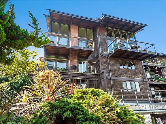 3rd image of 3717 Beach Dr SW APT 303