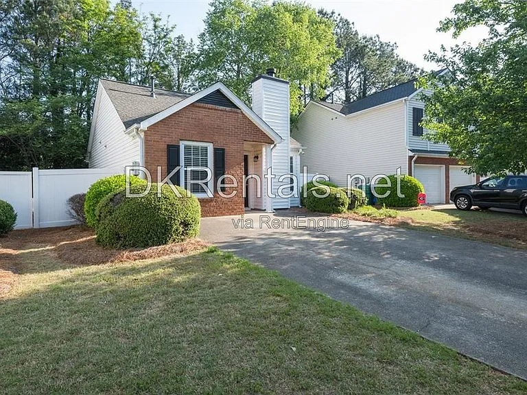 207 Daventry Way — Photo 2