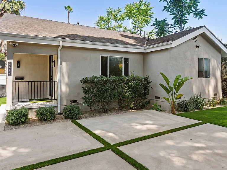 4469 Matilija Ave — Photo 2