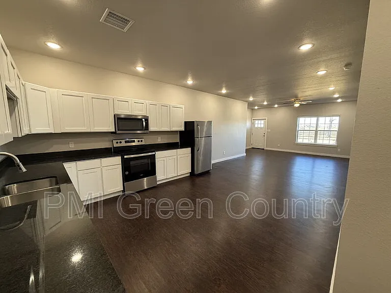 13513 S Mingo Rd #7 — Photo 8