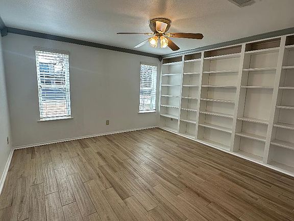 5th image of 532 Oak Grove Ln