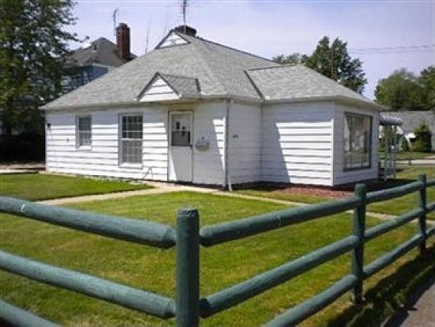 1st image of 26090 Oriole Ave