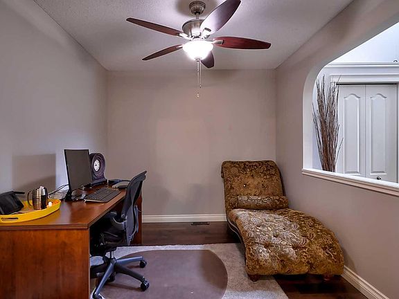 4th image of 327 Sagewood Pl SW