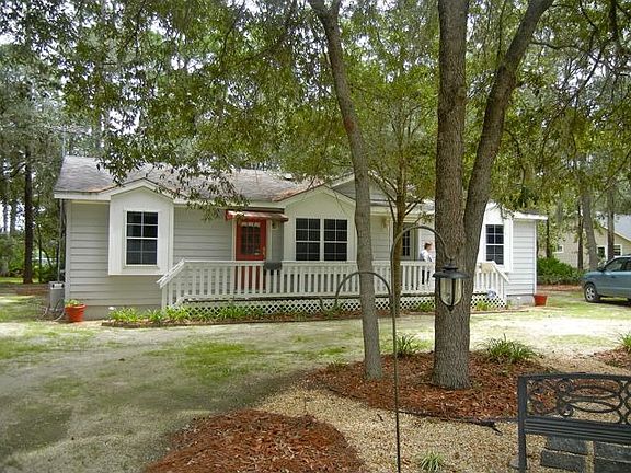 well manicured front  lawn