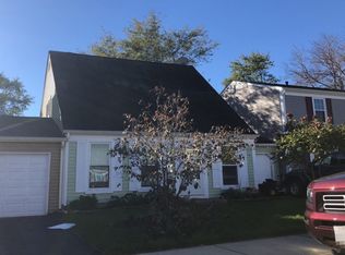 29W407 Greenbriar Ln, Warrenville, IL