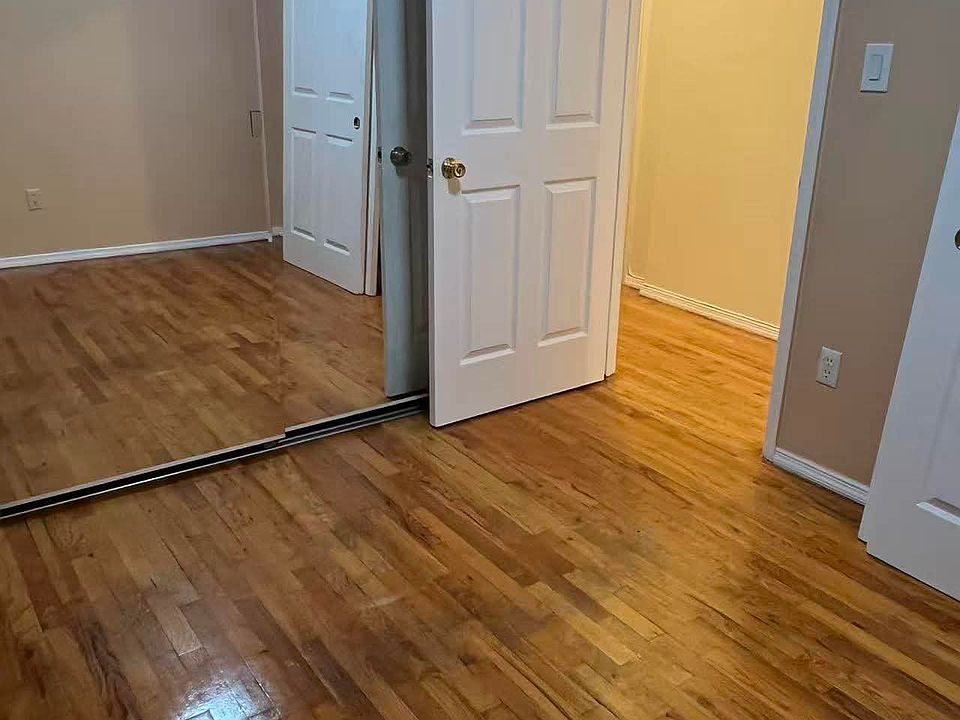 This is the small bedroom (Picture 1)