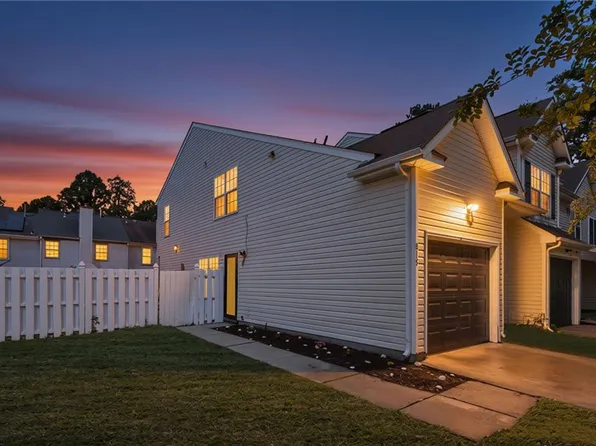 815 Admissions Ct, Virginia Beach, VA 23462