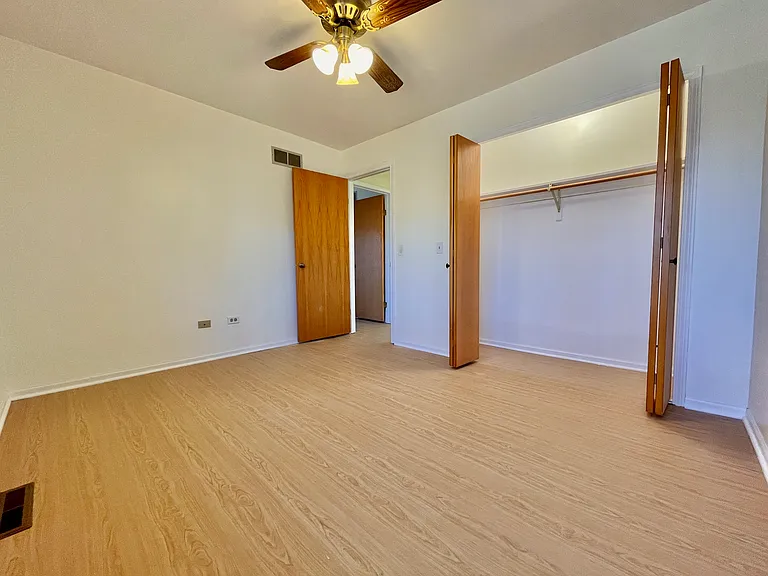 928 Stratford Ct — Photo 25