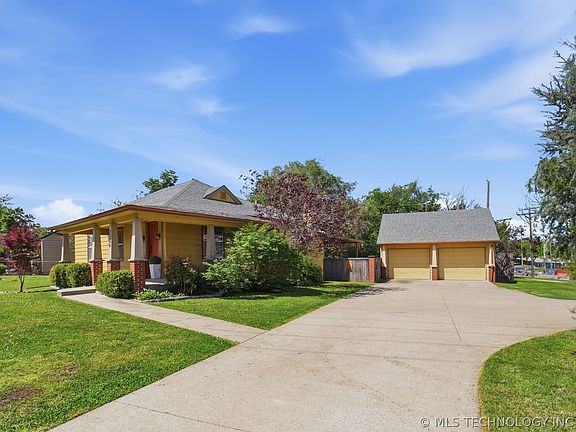 3rd image of 2106 S Oswego Pl