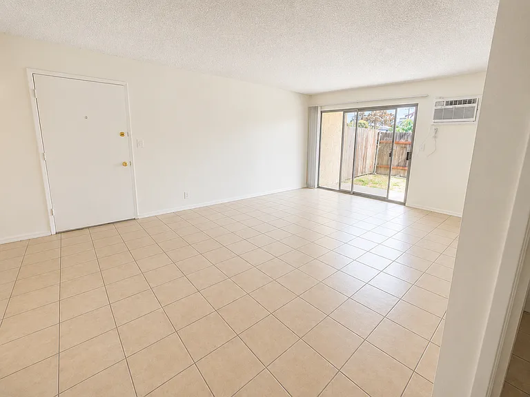 Mesa Manor Apartments — Photo 5