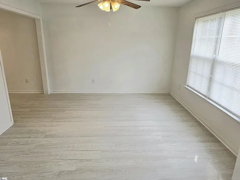 617 Golden Springs Ln — Photo 4